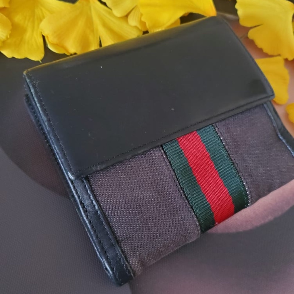 Authentic Gucci short wallet